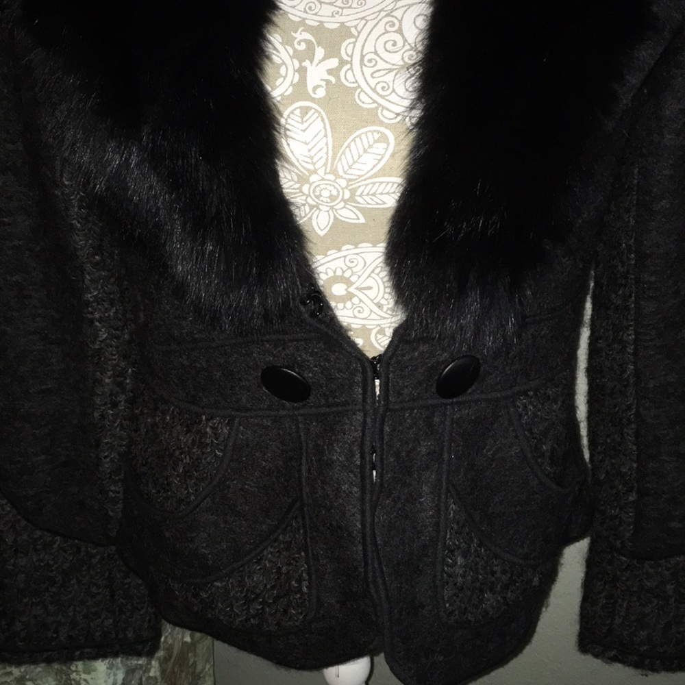 Neiman Marcus FOX FUR Collared Coat - Picture 4 of 8